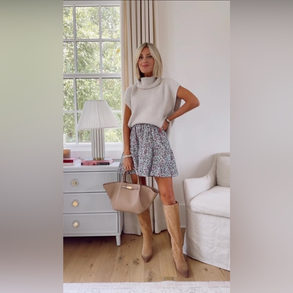 Splendid turtle neck tank sweater